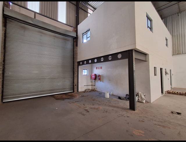 350M² WAREHOUSE TO LET IN WYCHWOOD